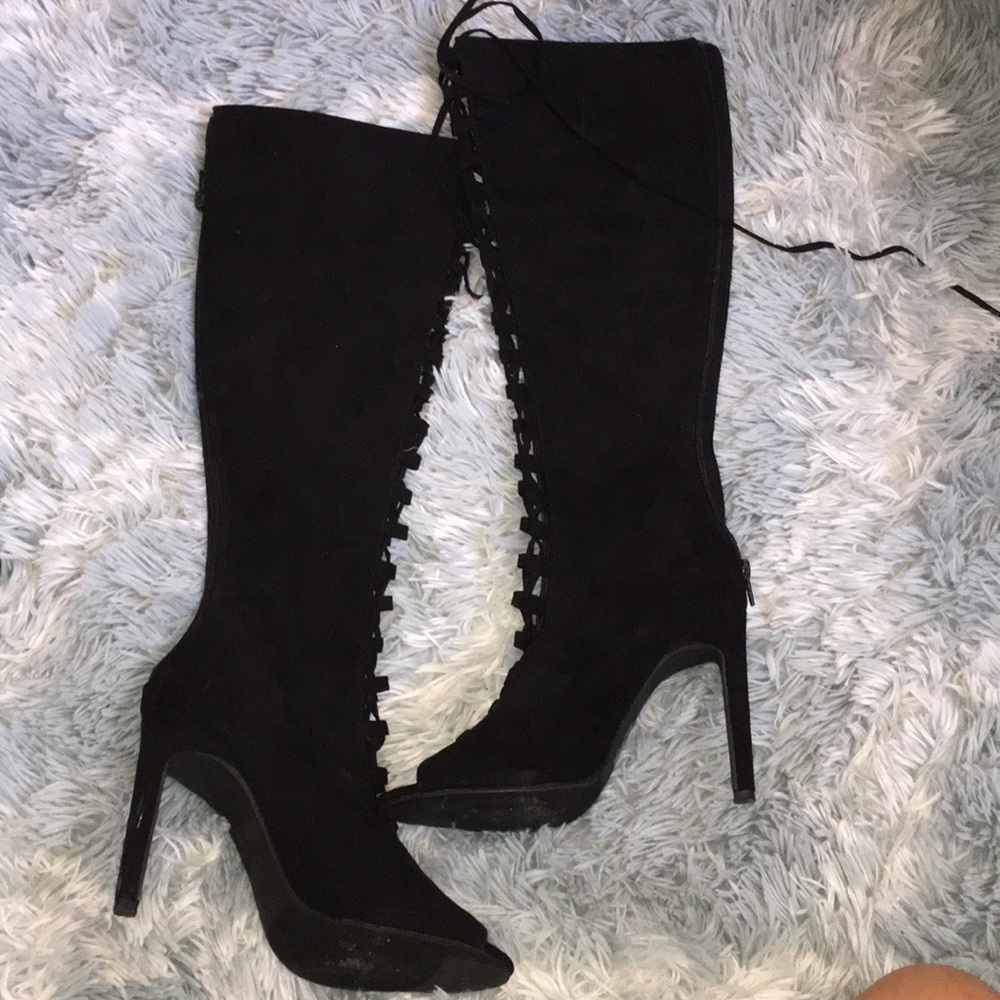 Lace up boots under the knee